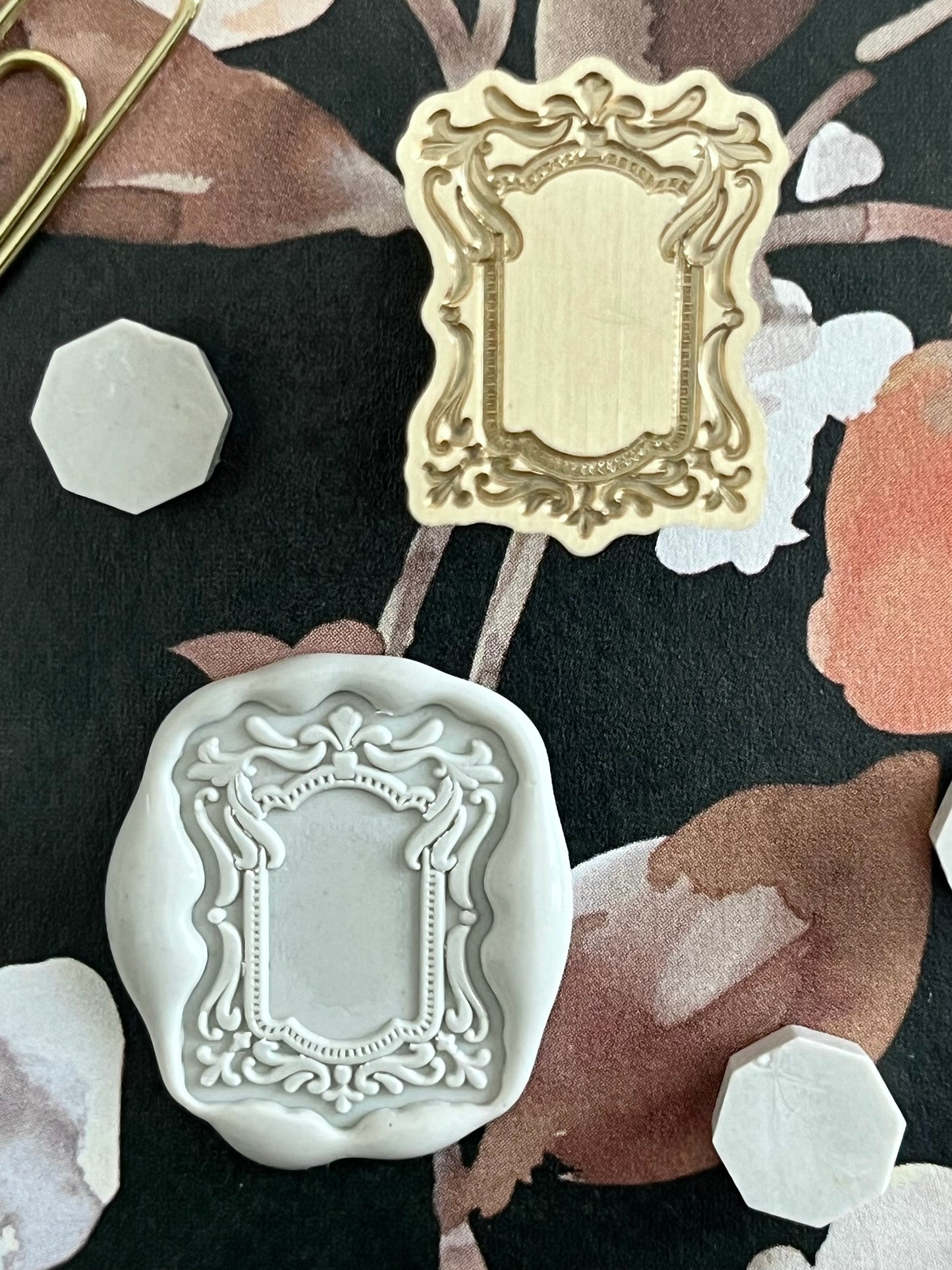 Arabesque Frame
