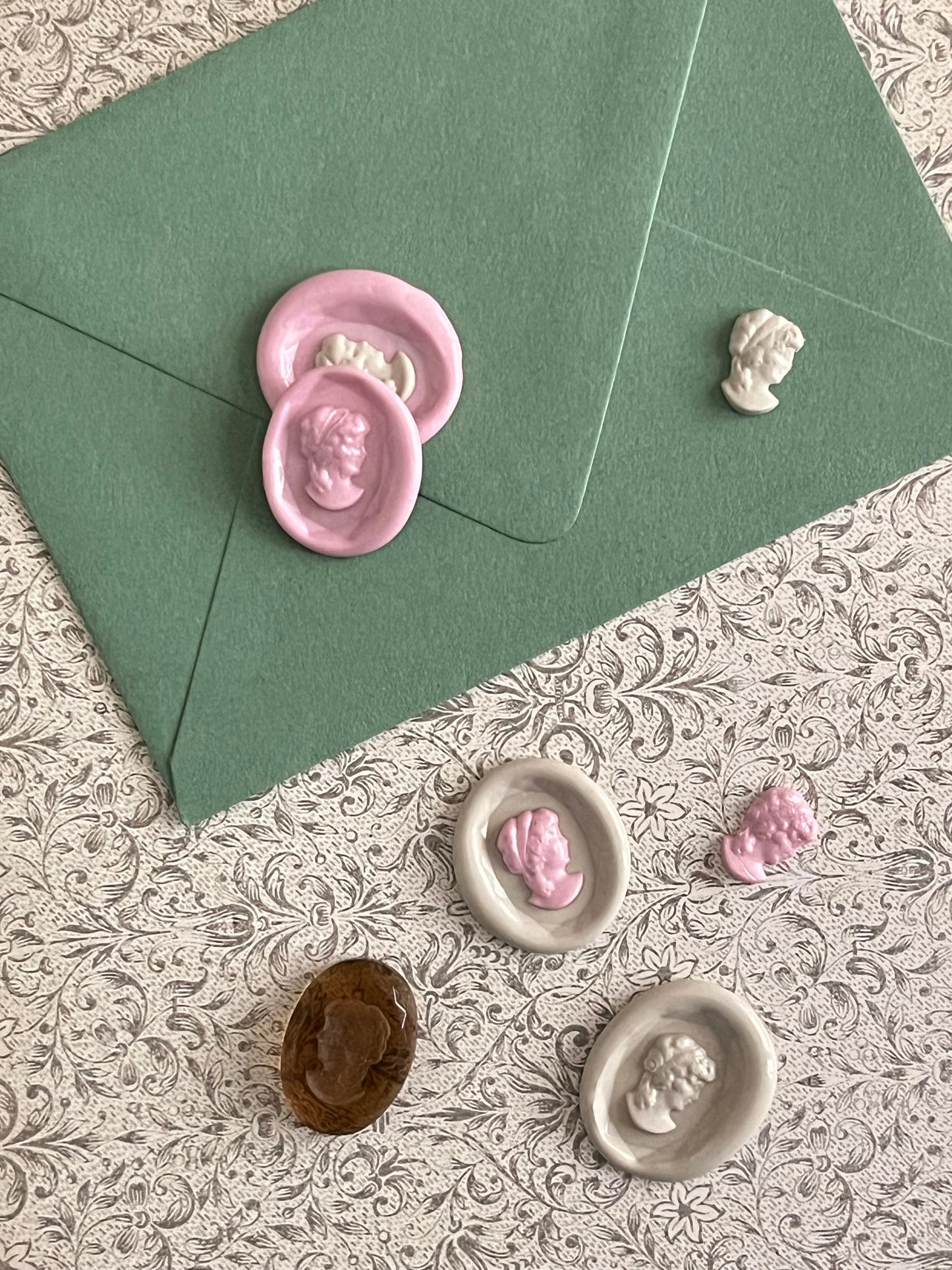 Amber Cameo