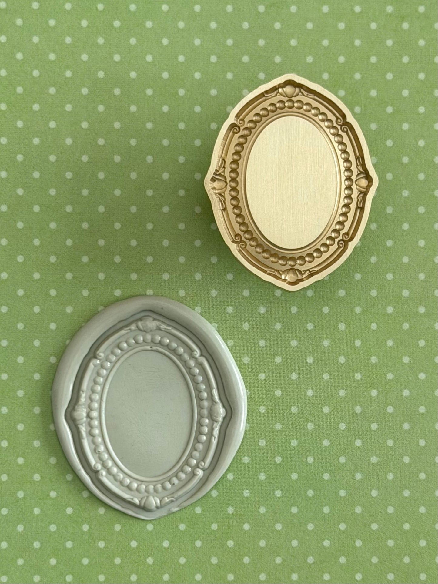 Oval Elegance