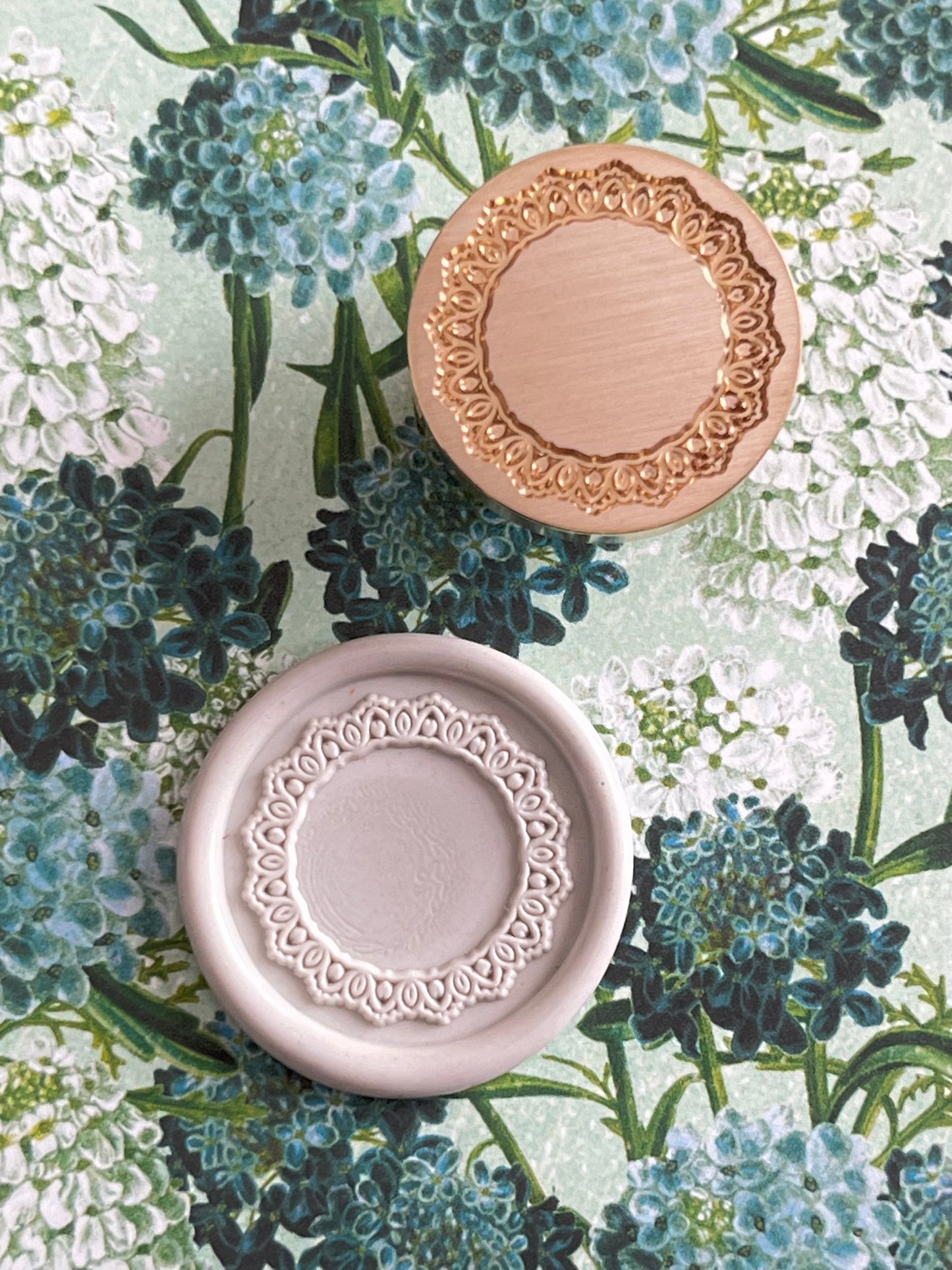 Lacy Frame