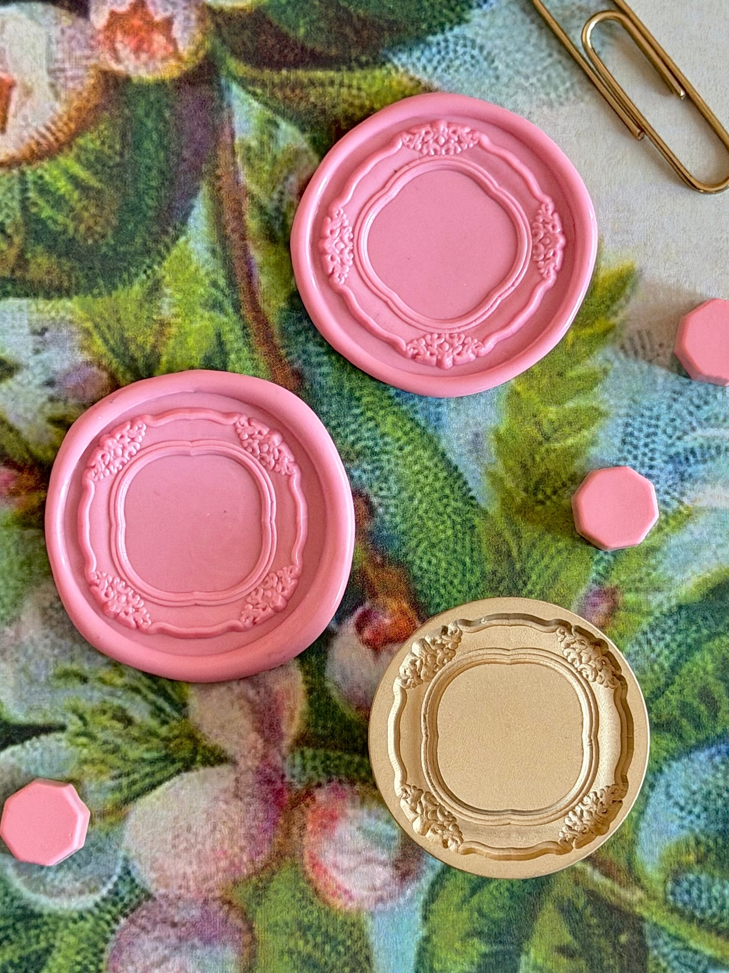 Round Square Frame