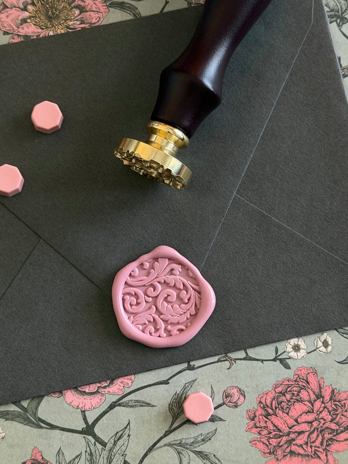 Elegant Acanthus