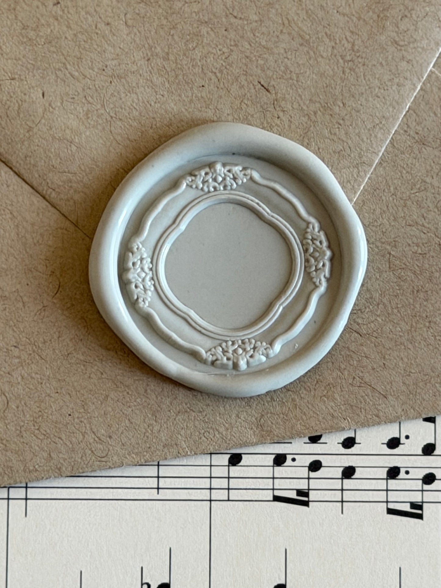 Round Square Frame