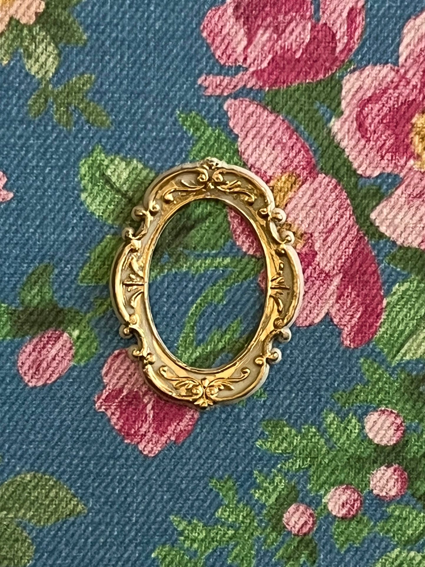 Rococo Oval