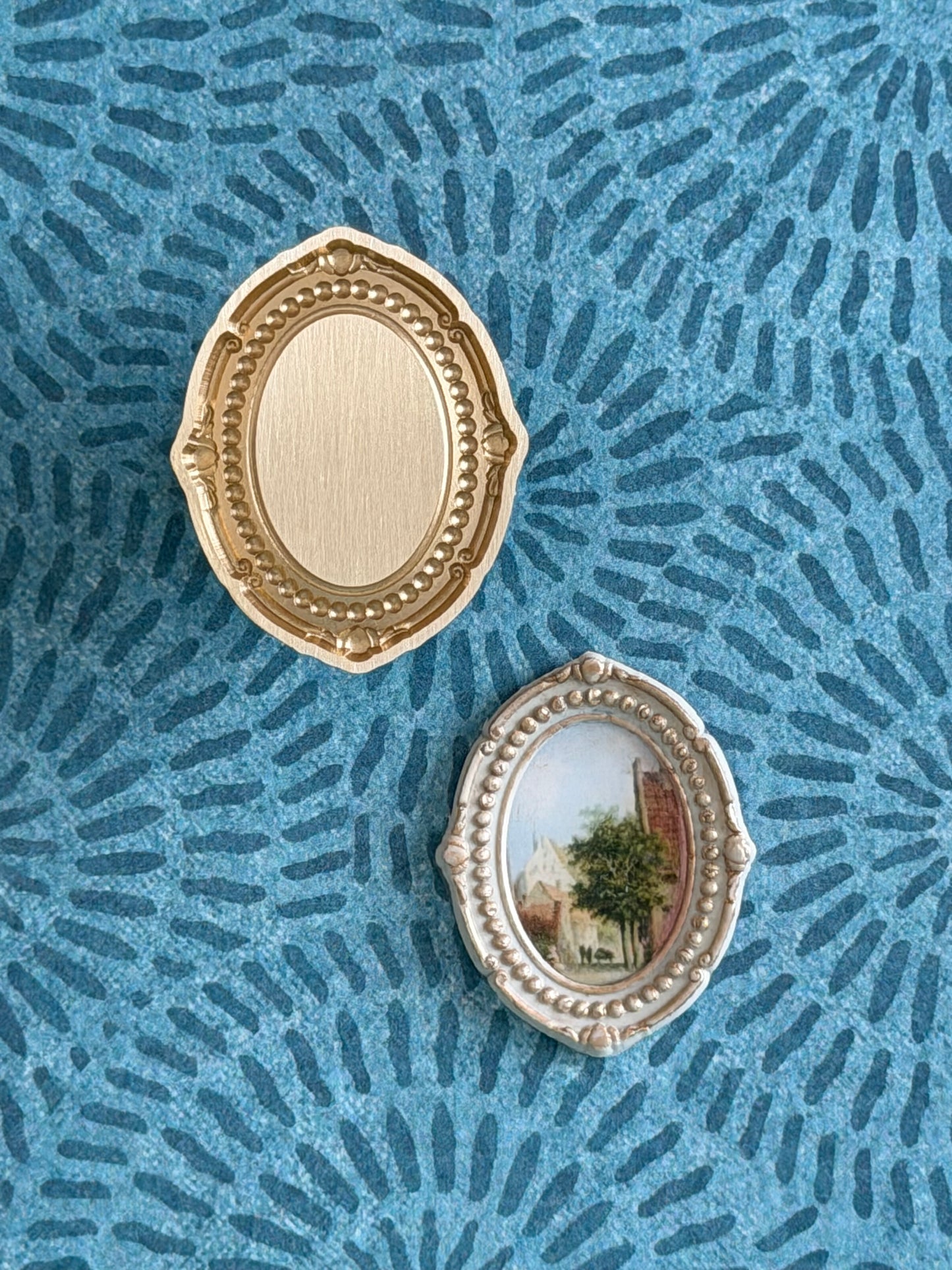 Oval Elegance