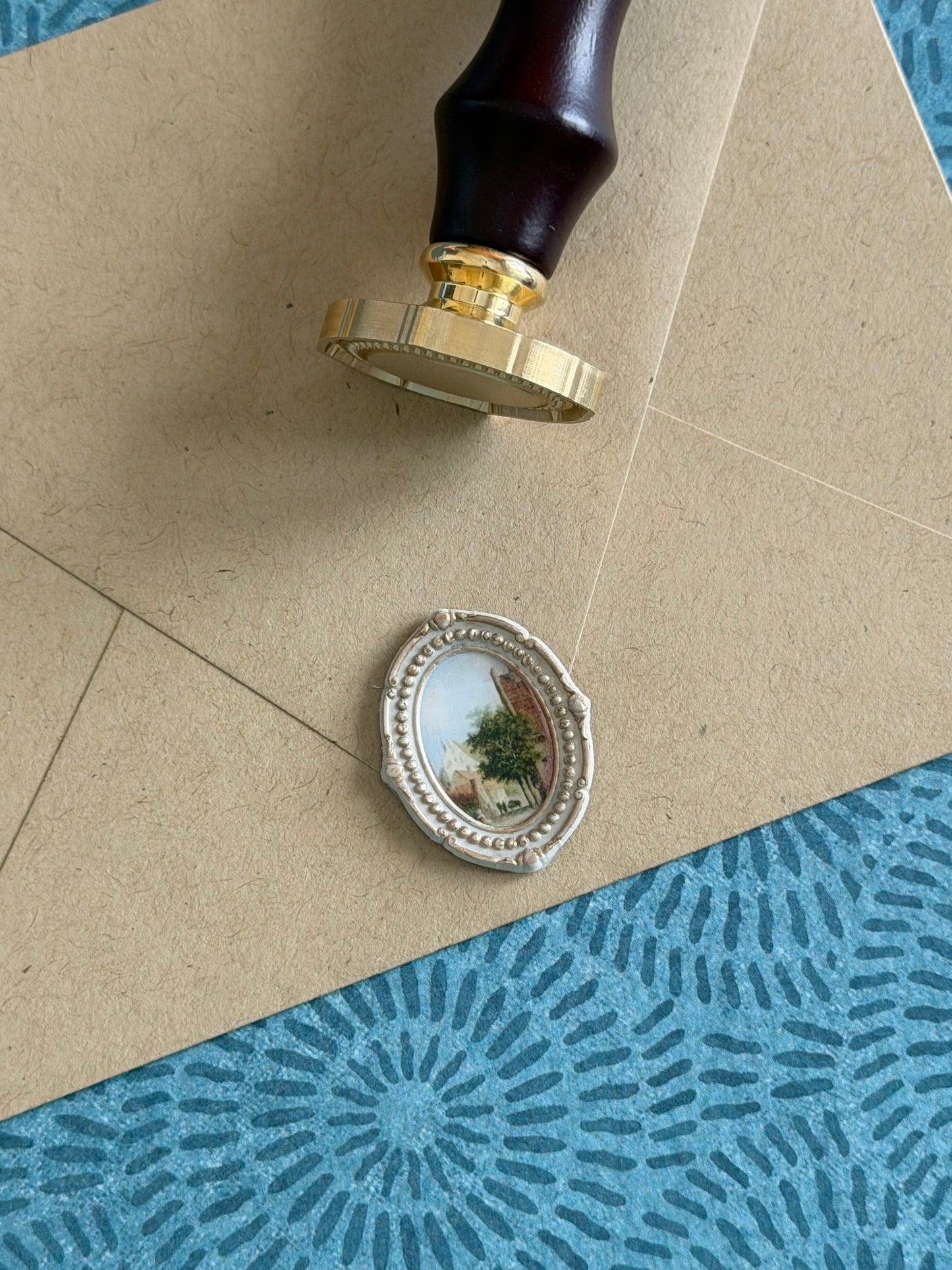 Oval Elegance